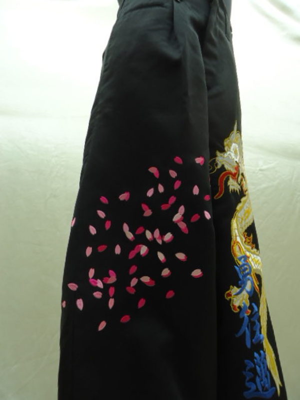 卒ラン刺繍 黒ニッカパンツへの龍1の刺しゅう | 特攻服、学ランの刺繍