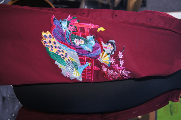 裏地刺繍ーこれを切り取ってご自身で服の裏地として挿入されます