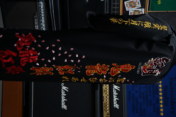 紅月鬼龍紅郎の黒特攻ロング刺繍ー桜舞がとっても綺麗！ | 特攻