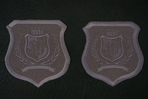 新しい学校のリーダーズのワッペン作成　白生地+白糸