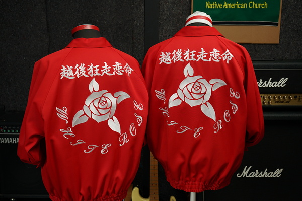 薔薇の絵柄のスウィントップ刺しゅうのサムネイル