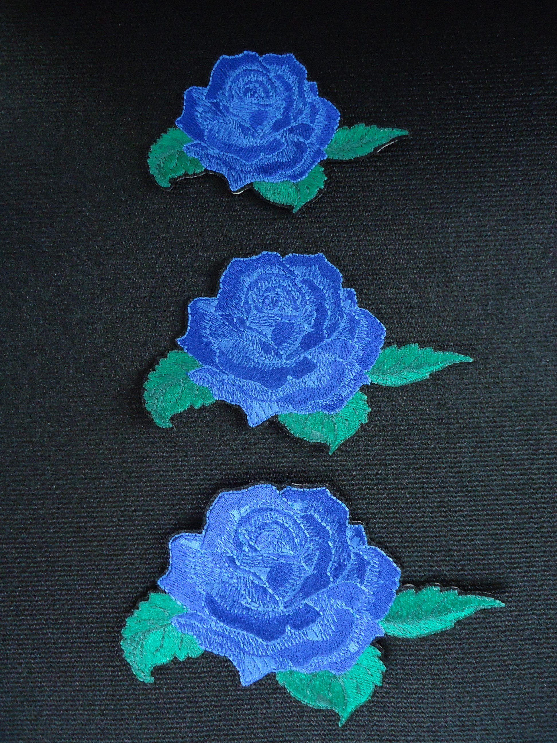 青い薔薇の刺繍生地＋1点 易しい バラ 薔薇